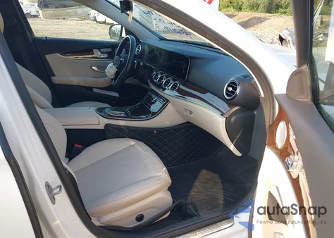 2021 Mercedes-Benz E 350 4Matic z USA, uszkodzony, nr VIN W1KZF8EB4MA892483